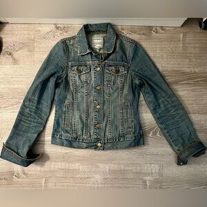 Old Navy Denim Jacket in Medium Wash